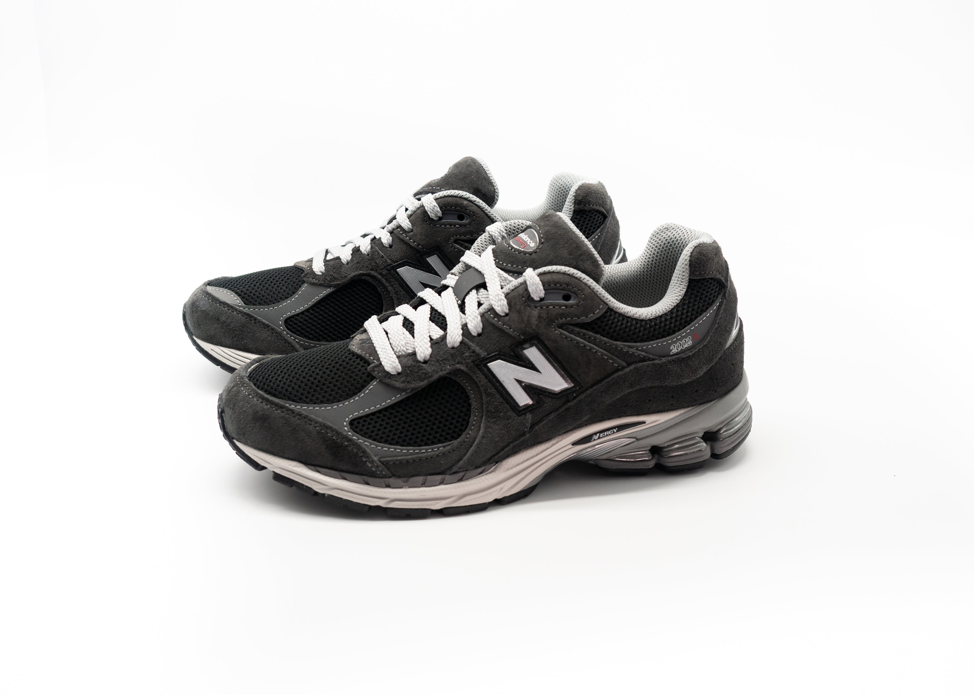 NEW BALANCE - NEW BALANCE 2002R BLACK CEMENT CON CASTLEROCK