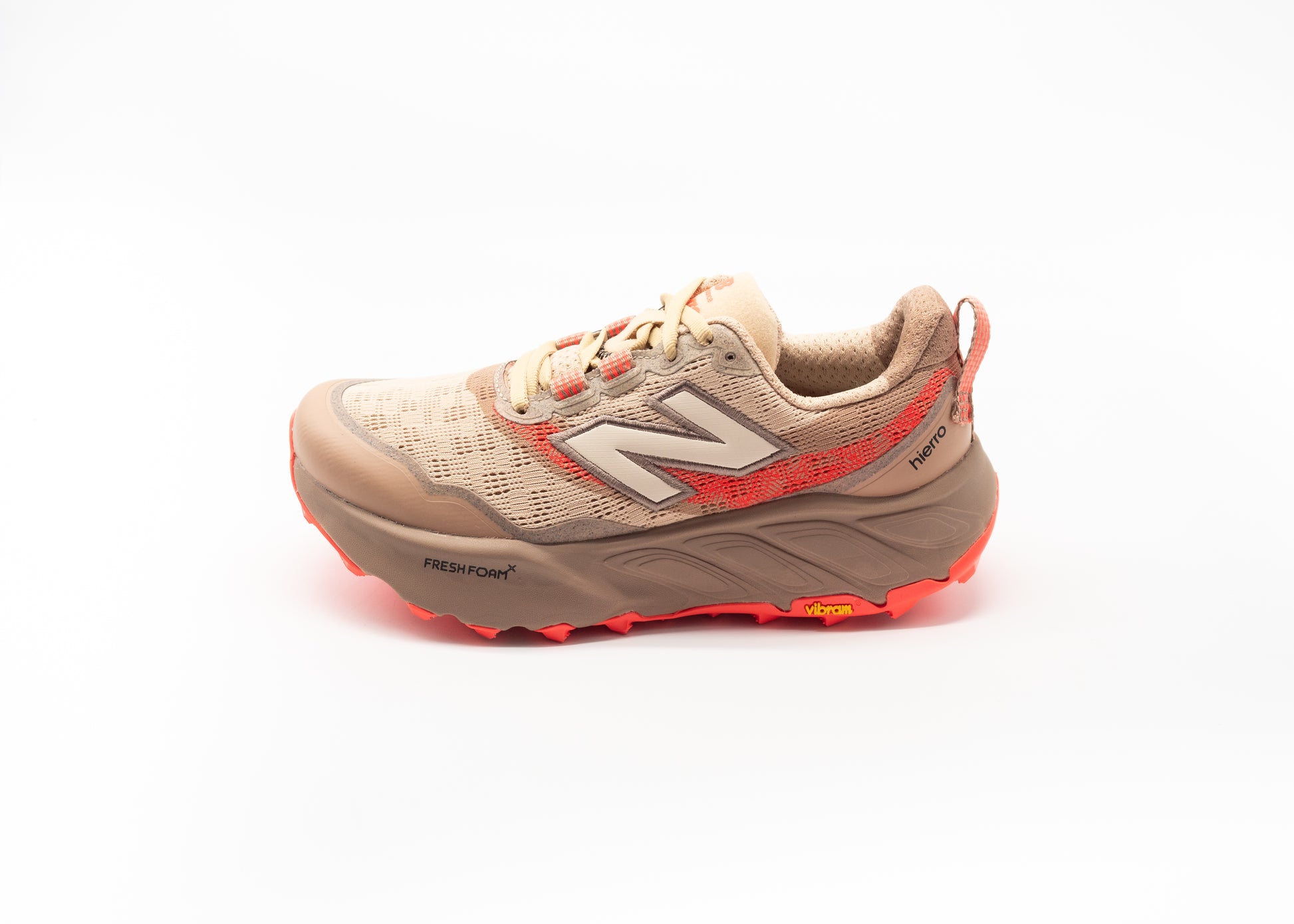 NEW BALANCE - NEW BALANCE FRESH FOAM X HIERRO  V9 DESERT CLAY  FLAT TAUPE E URGENT RED