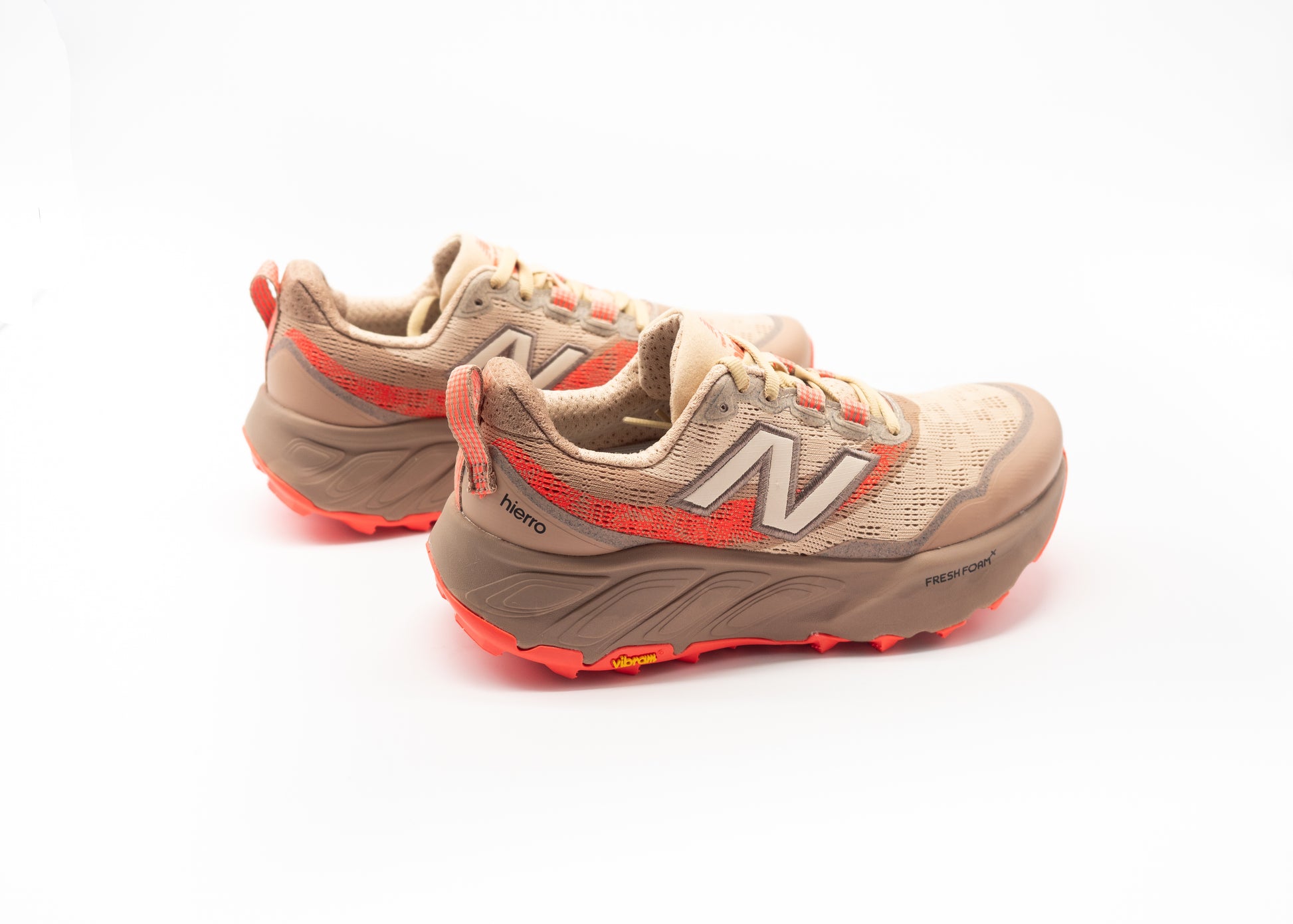 NEW BALANCE - NEW BALANCE FRESH FOAM X HIERRO  V9 DESERT CLAY  FLAT TAUPE E URGENT RED