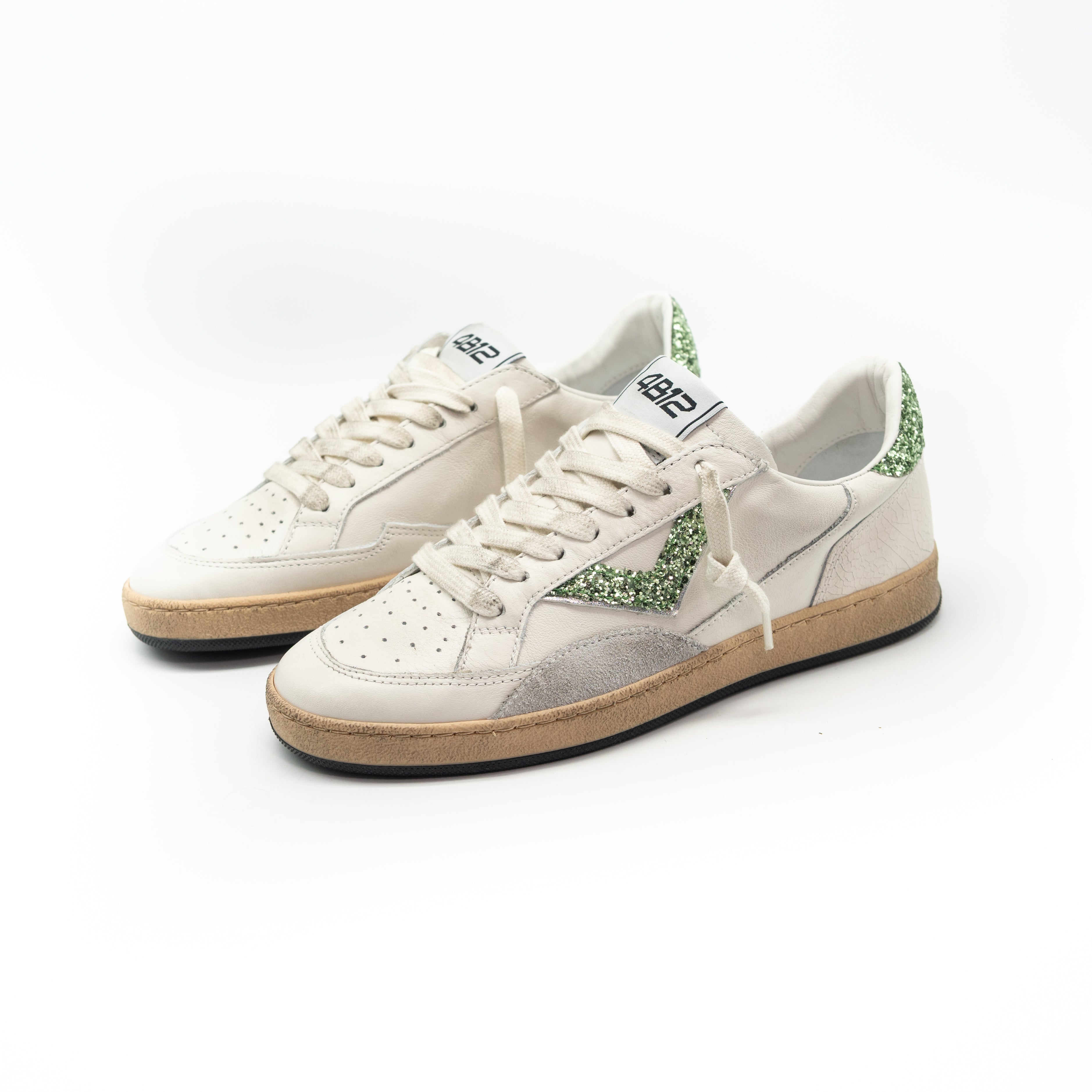 4B12 - PLAY NEW WHITE LEAF