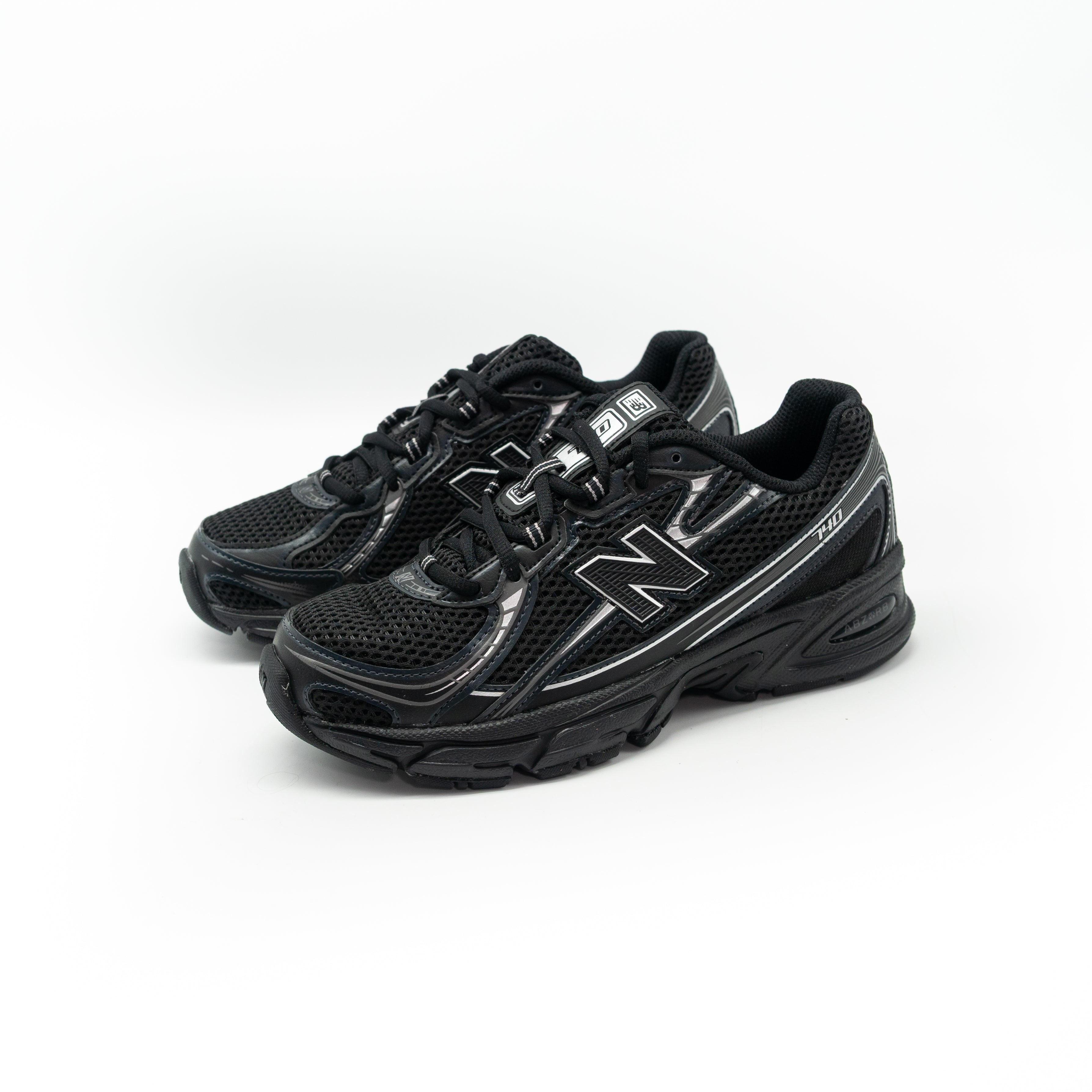 NEW BALANCE - NEW BALANCE 740 BLACK CON SILVER METALLIC