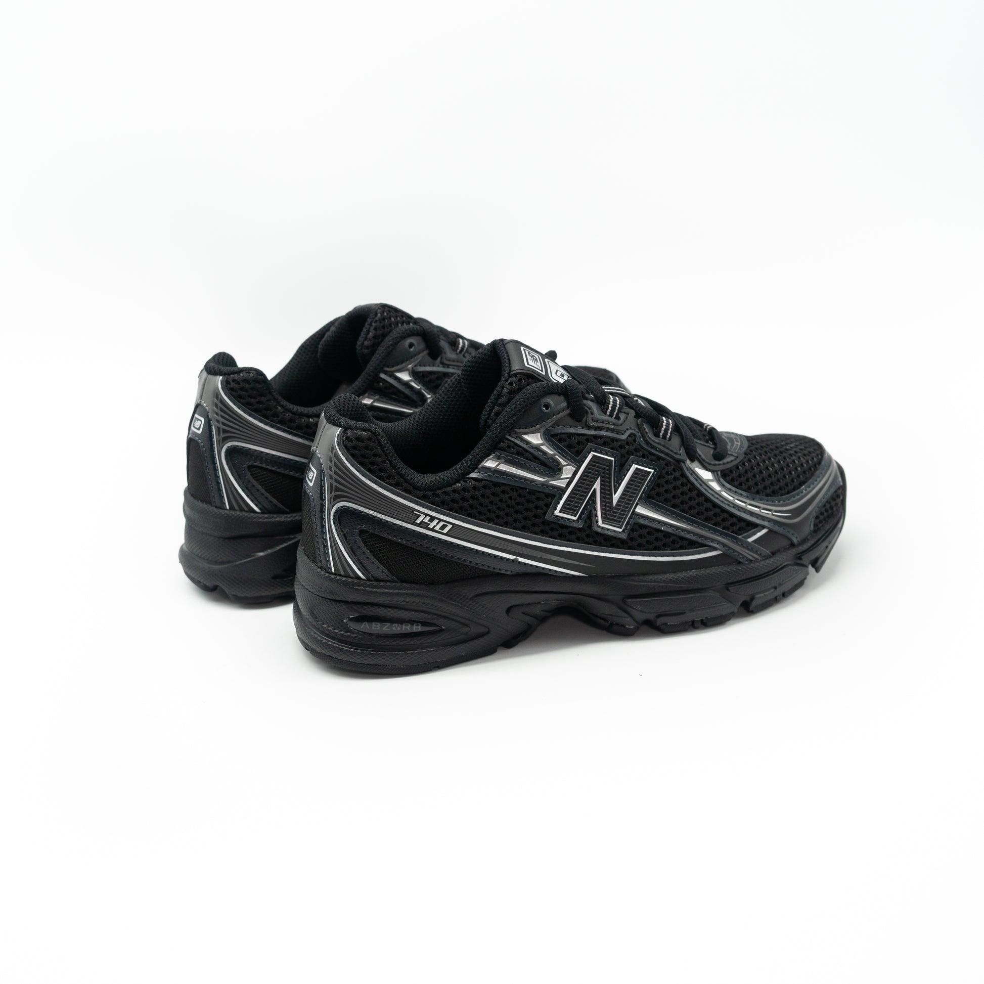NEW BALANCE - NEW BALANCE 740 BLACK CON SILVER METALLIC