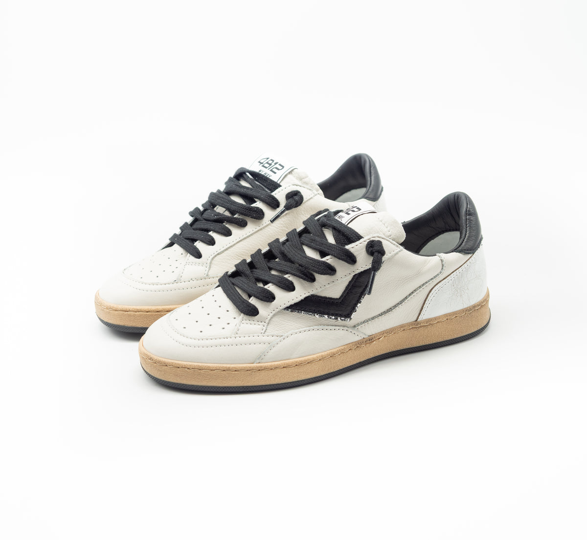 4B12 - PLAY NEW WHITE BLACK