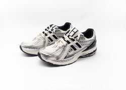 NEW BALANCE - NEW BALANCE 1906R SILVER METALLIC CON BLACK E SEA SALT