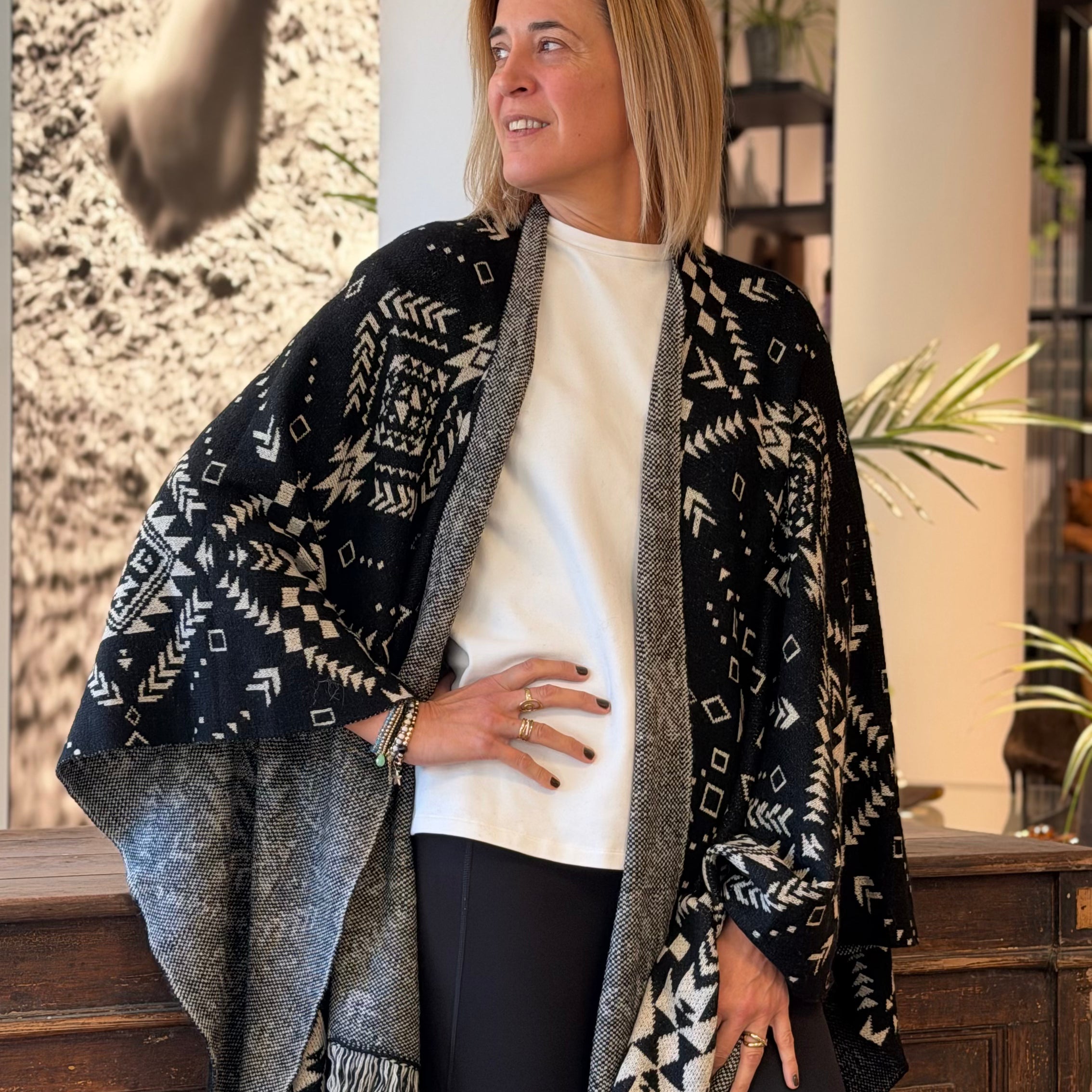 TÖÖCO - PONCHO KNITTING OHANA BLACK