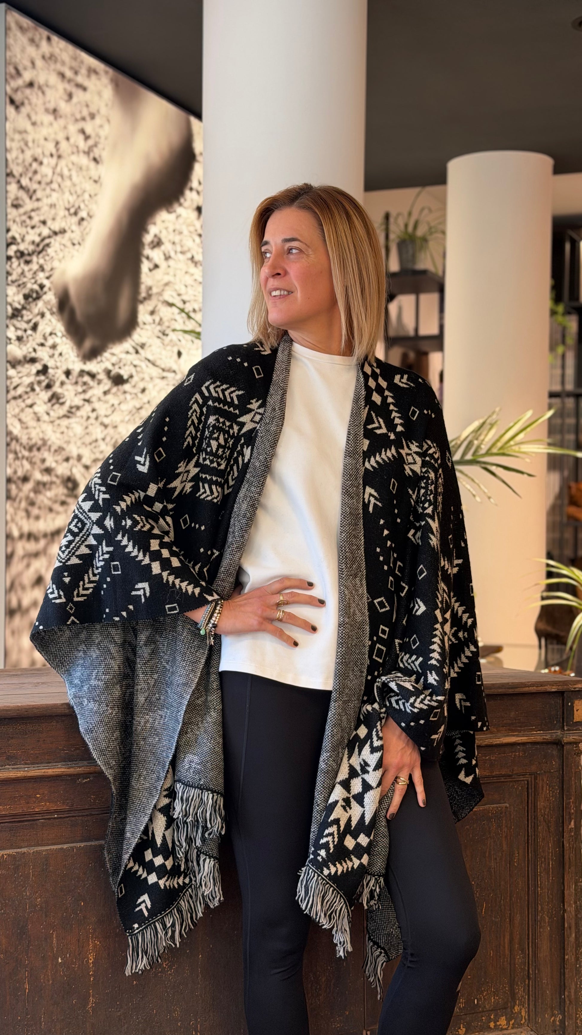 TÖÖCO - PONCHO KNITTING OHANA BLACK