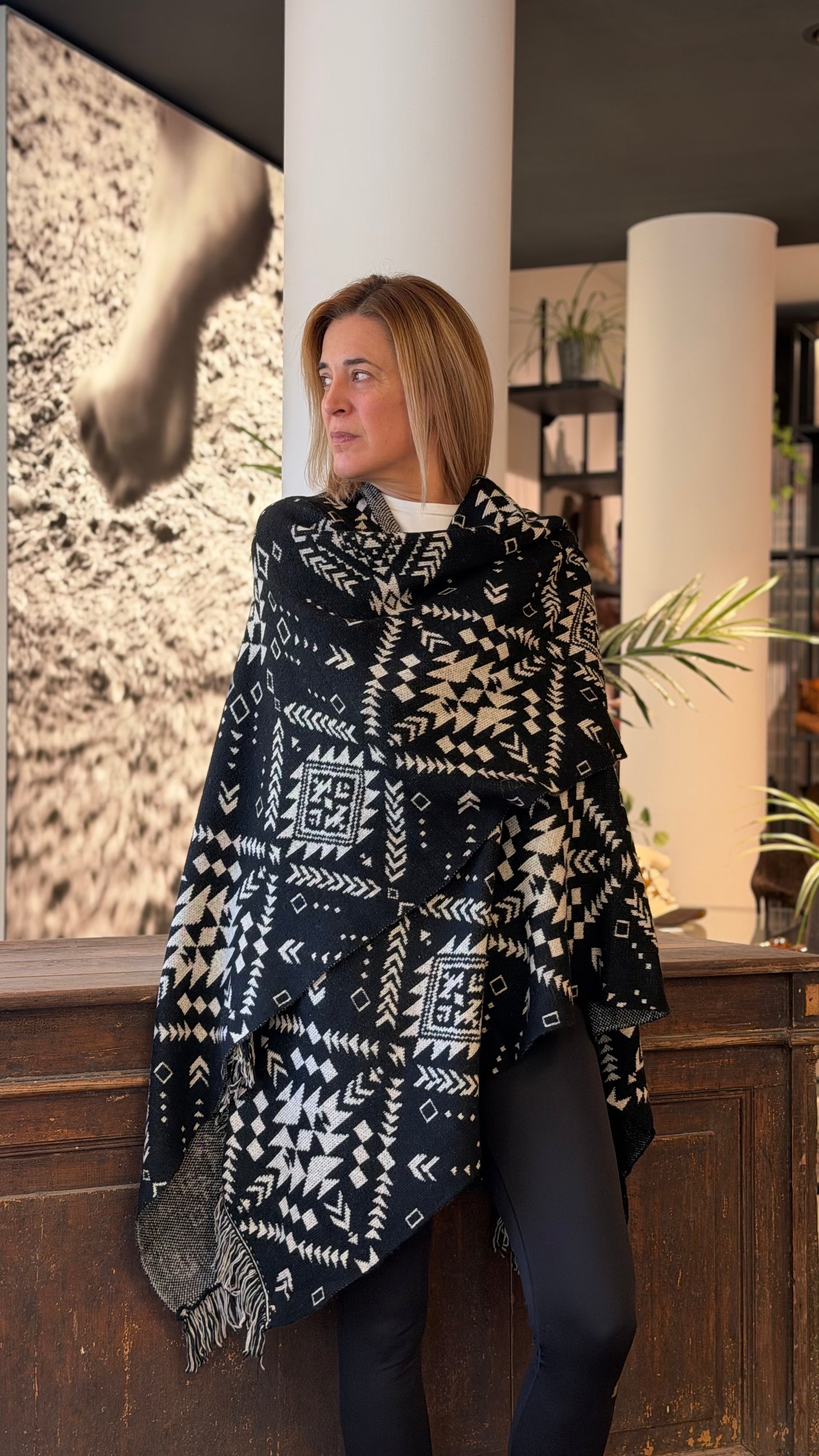 TÖÖCO - PONCHO KNITTING OHANA BLACK